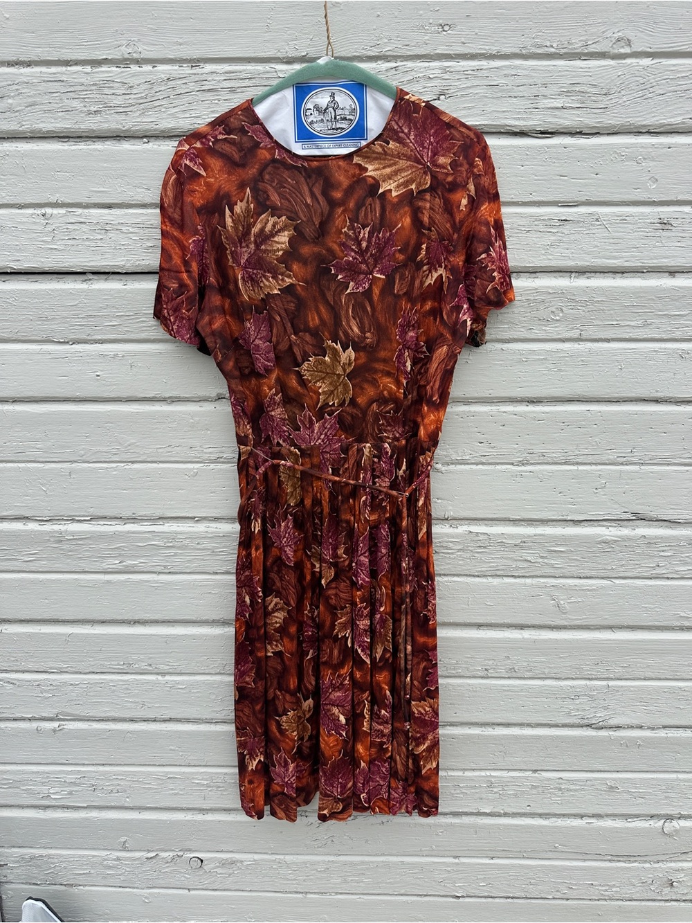 Vintage-Inspired Autumn Leaf Print Dress in Brown